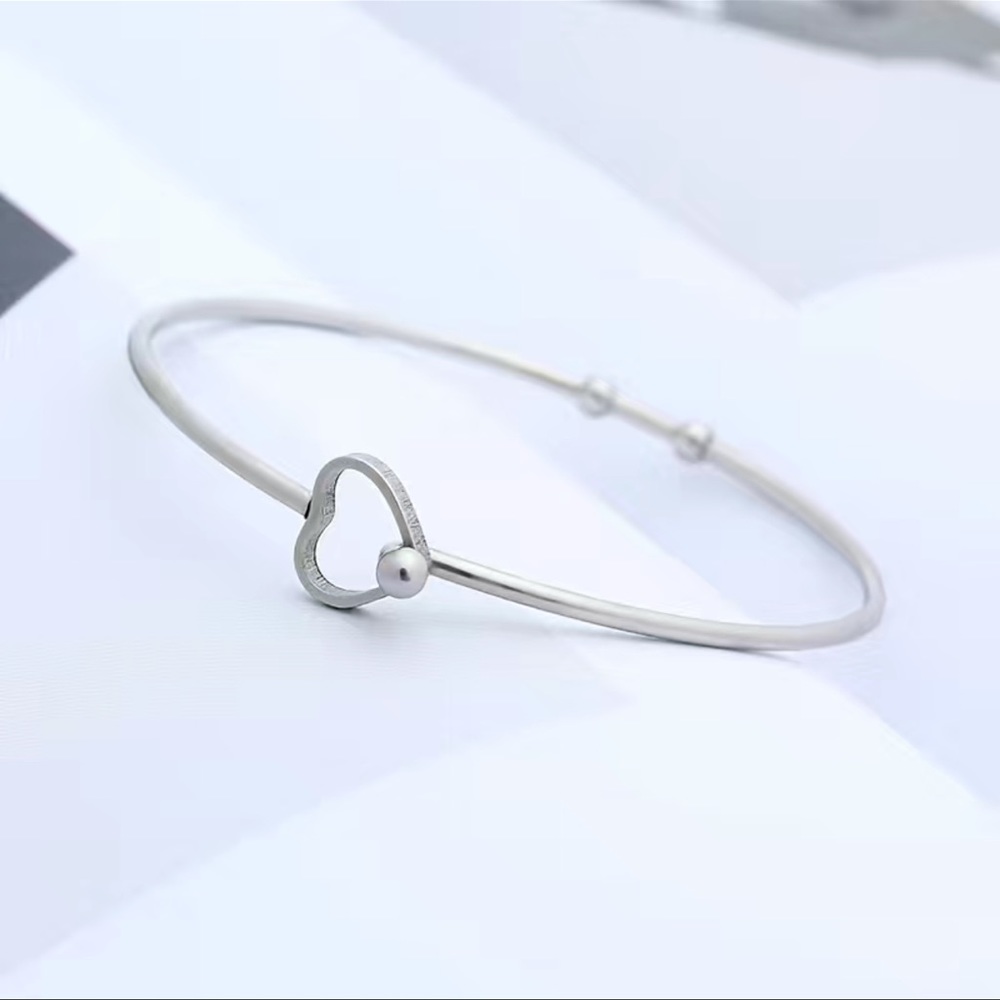 NWT 🩶 SILVER TITANIUM STAINLESS STEEL WIRE OPEN HEART BANGLE BRACELET OS - Picture 5 of 7